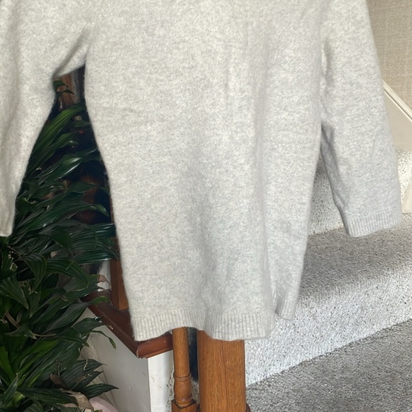 Banana Republic Women's Heather Gray Cashmere Sweater Top - Picture 6 of 11